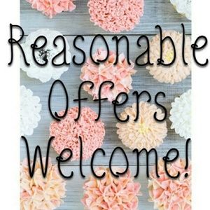 Happy Thursday Poshers... 🌹